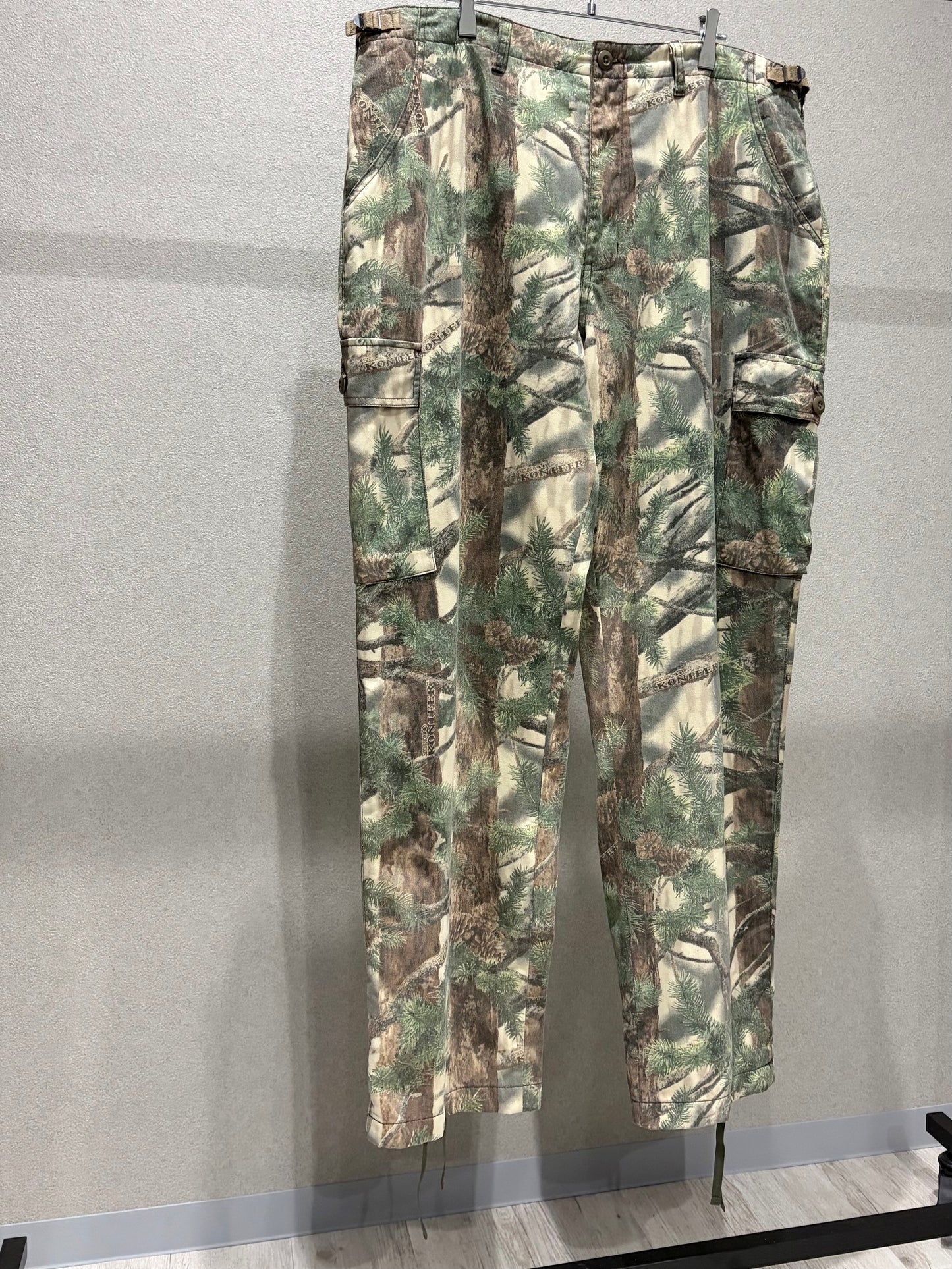 90's Cabela’s camouflage cargo pants