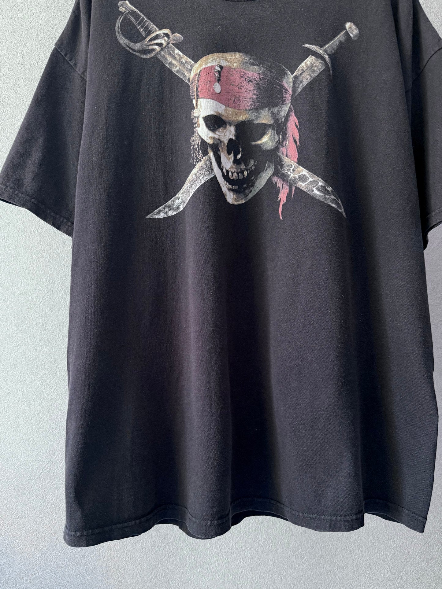 00's Disney PIRATES OF CARIBBEAN t-shirt