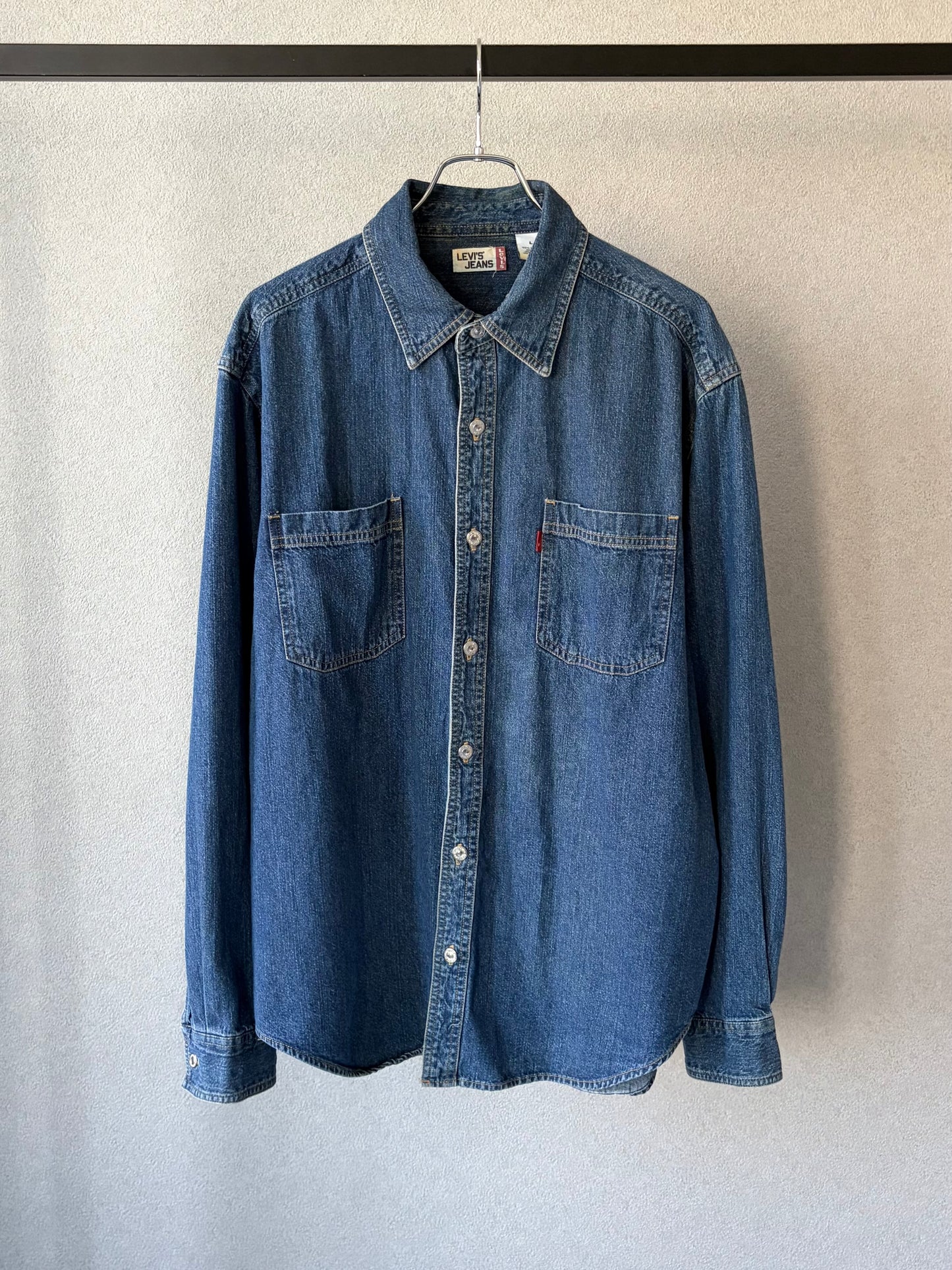 00's Levi's denim shirt